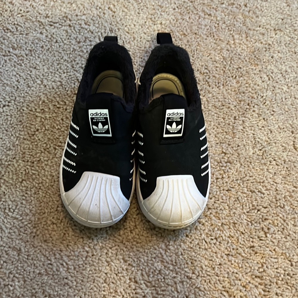 Kids size 9 adidas slip on